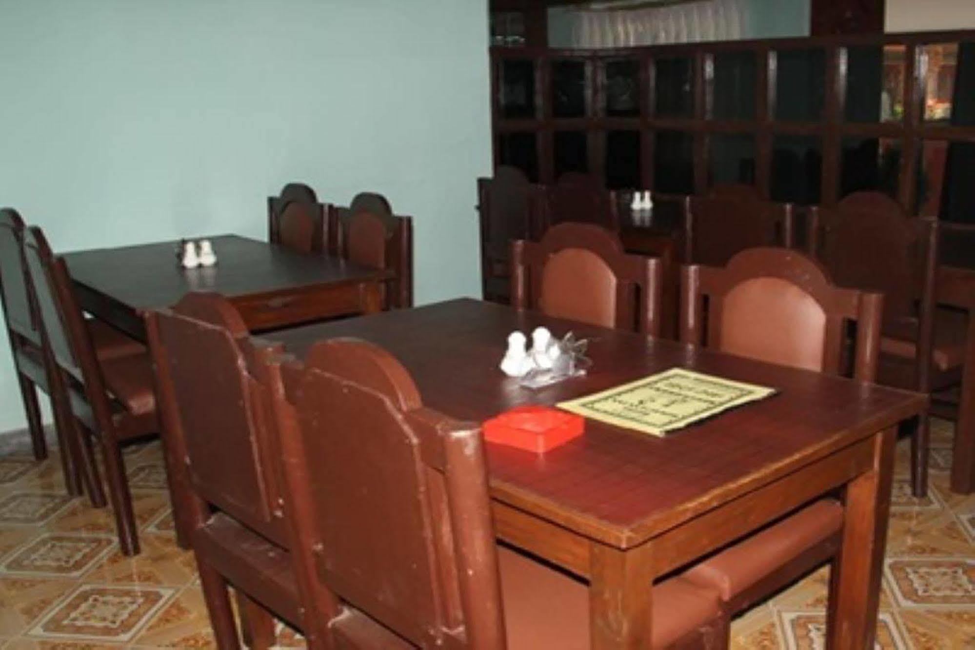 Hotel Half Moon โพคารา ภายนอก รูปภาพ